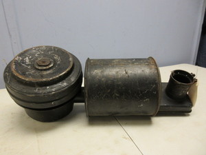 lot 541 image: 1949-1954 PONTIAC AIR CLEANER