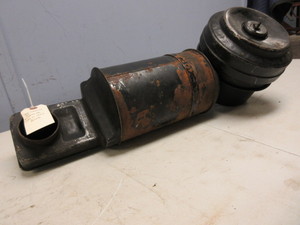 lot 544 image: 1946-1950 BUICK AIR CLEANER