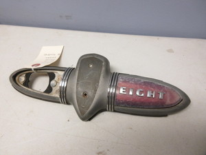 lot 581 image: 1940 BUICK TRUNK EMBLEM
