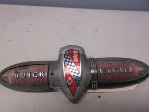 lot 582 image: 1939 BUICK TRUNK EMBLEM
