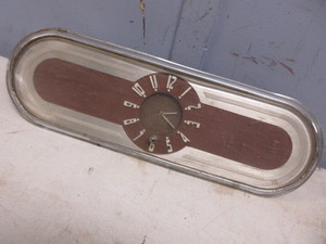 lot 589 image: 1941-1948 OLDSMOBILE CLOCK