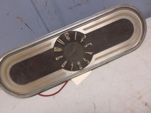 lot 590 image: 1941-1948 OLDSMOBILE CLOCK