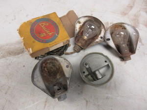 lot 601 image: 1939 BUICK TRUNK LID BULB FIXTURES