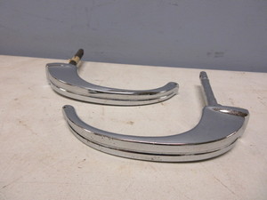 lot 606 image: 1940 BUICK DOOR HANDLES