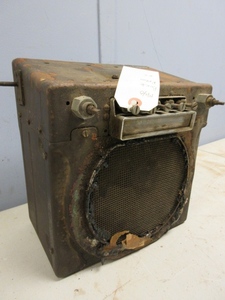 lot 615 image: 1940 BUICK RADIO