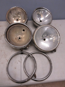 lot 624 image: 1930-1931 FORD TWO LIGHT HEADLAMPS WITH EXTRA RINGS