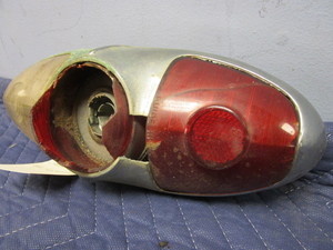lot 629 image: 1953 CHEVROLET TAILLIGHT