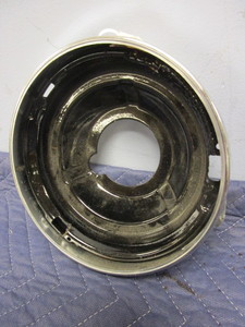 lot 631 image: SEALED BEAM HEADLIGHT BUCKET AND RETAINING RING, 7
