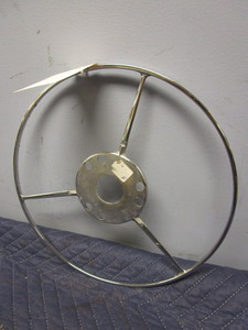 lot 658 image: 1940 BUICK HORN RING