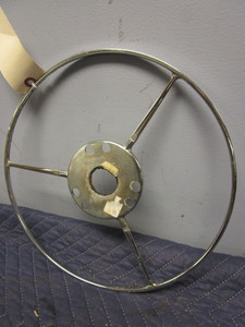 lot 659 image: 1940 BUICK HORN RING