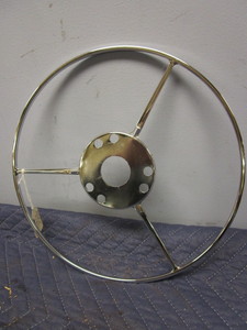 lot 660 image: 1940 BUICK STEERING WHEEL. NEW OLD STOCK