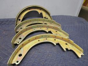 lot 664 image: 1940 BUCK BRAKE SHOES, 4050 SERIES