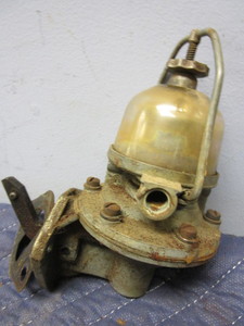 lot 670 image: 1937-1951 CHEVROLET FUEL PUMP CORE