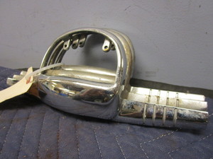 lot 685 image: 1946-1948 DODGE HORN BUTTONS, DELUXECUSTOM