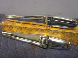 lot 688 image: 1940-1941 G.M. TRUNK HINGES