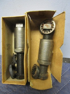 lot 744 image: PIVOT PIN KITS, LOWER