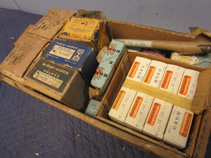 lot 763 image: ENGINE BEARINGS, VALVES, VALVE GUIDES, ASSRTD., FOR BUICK, MORE
