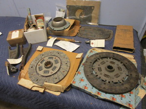 lot 764 image: 1930S-40S BUICK TRANSMISSION PARTS - N.O.S.,  CLUTCH DISCS, RELEASE FORKS,  SHIFT LEVER, MORE