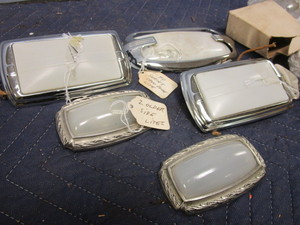 lot 765 image: DOME LIGHTS AND DOME LIGHT ASSEMBLIES, FOR BUICK 40, 70, 90 SERIES, ASSRTD. BULBS