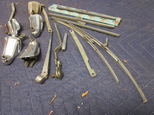 lot 767 image: 1939 BUICK WINDSHIELD WIPER PARTS