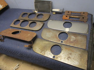 lot 768 image: 1940 BUICK, GAUGE DASH PANELS, GLOVE BOX DOORS, RADIO CONTROL PANELS, SPEAKER GRILL, LIGHTERASH