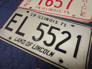 lot 773 image: VINTAGE 1970S  ILLINOIS LAND OF LINCOLN LICENSE PLATES