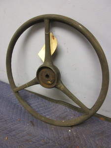 lot 775 image: 1937 OLDSMOBILE 6 STEERING WHEEL