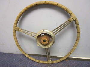 lot 779 image: 1940 BUICK BANJO STEERING WHEEL