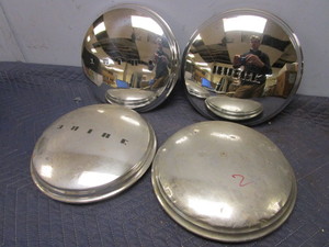 lot 788 image: 1939-1940 BUICK HUBCAPS