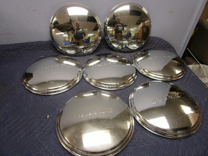 lot 789 image: 1953 BUICK HUBCAPS