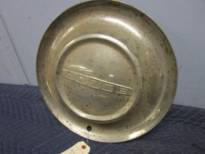 lot 790 image: 1953 DODGE HUBCAP