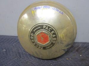 lot 793 image: 1946-1950 PACKARD HUBCAP