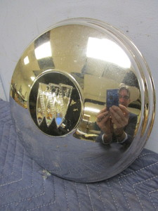 lot 795 image: 1960 BUICK HUBCAP