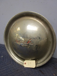 lot 796 image: NASH HUBCAP, POSSIBLY FOR A 1953