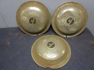 lot 804 image: 1940 LASALLE HUBCAPS