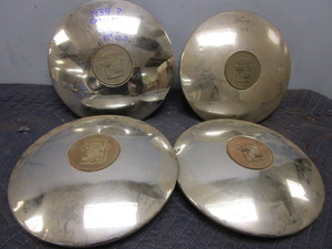 lot 806 image: CADILLAC HUBCAPS, FOR POSSIBLY A 1939