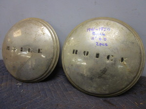 lot 808 image: 1941-1950 BUICK HUBCAPS