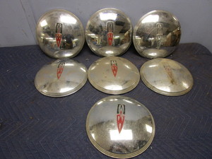 lot 811 image: 1940 OLDSMOBILE HUBCAPS