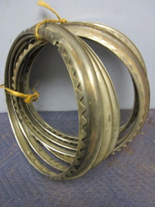 lot 813 image: SMOOTH BEAUTY RINGS