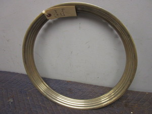 lot 816 image: TWO-RIB BEAUTY RING