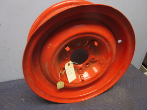 lot 818 image: 1940 BUICK WHEEL RIM