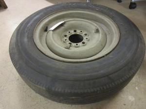 lot 828 image: VINTAGE WHEEL RIM