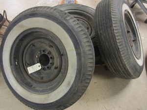lot 829 image: VINTAGE WHEEL RIMS