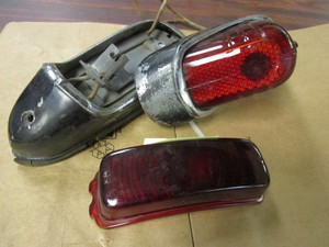 lot 770 image: 1940 BUICK SERIES 80 & 90 TAIL LIGHTS