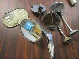 lot 833 image: UNIDENTIFIED ROUND AUTOMOTIVE MIRRORS