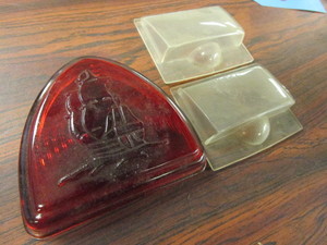 lot 837 image: PLYMOUTH TAIL LIGHT AND LICENSE PLATE LIGHT LENSES
