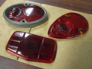 lot 838 image: PONTIAC AND CHEVY GLASS TAIL LIGHT LENSES