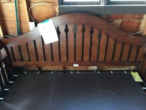 lot 31 image: Wooden Single Bed And Trundle