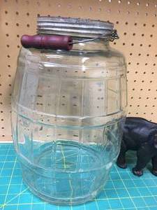 lot 78 image: Vintage Jar and Metal Elephant