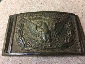 lot 98 image: WWI Belt Buckle And War Medal